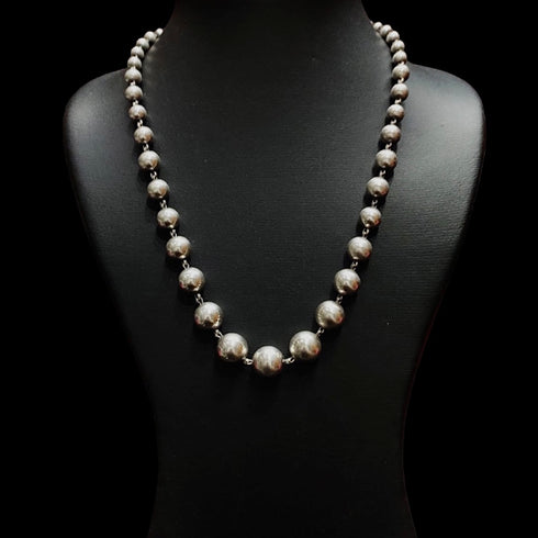 Silver graduated ball necklace