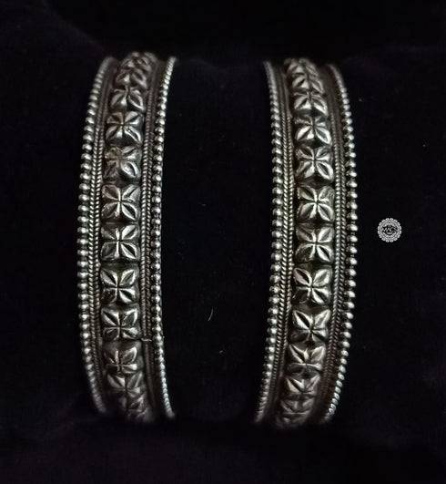 Silver Floral Kada (2.2, Pair)