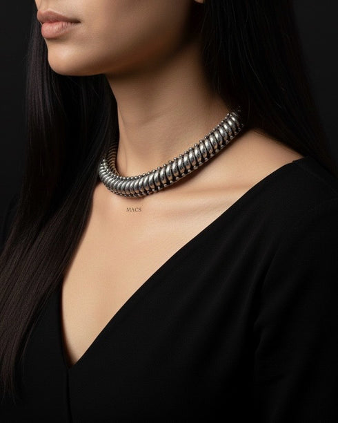 Woman wearing a traditional 925 silver sutlada or sutarla necklace