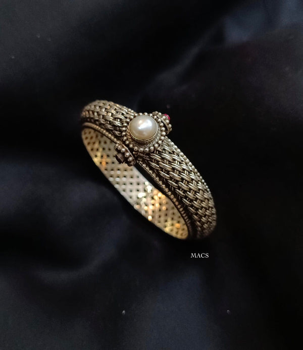 Statement Pearl Bangle (Size 2.6)