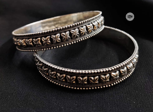 Silver Floral Kada (2.2, Pair)
