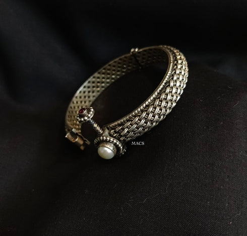 Statement Pearl Bangle (Size 2.6)