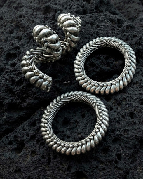 Handcrafted Sutlada bangles made from pure 925 silver. Twisted sutarla bangle kada