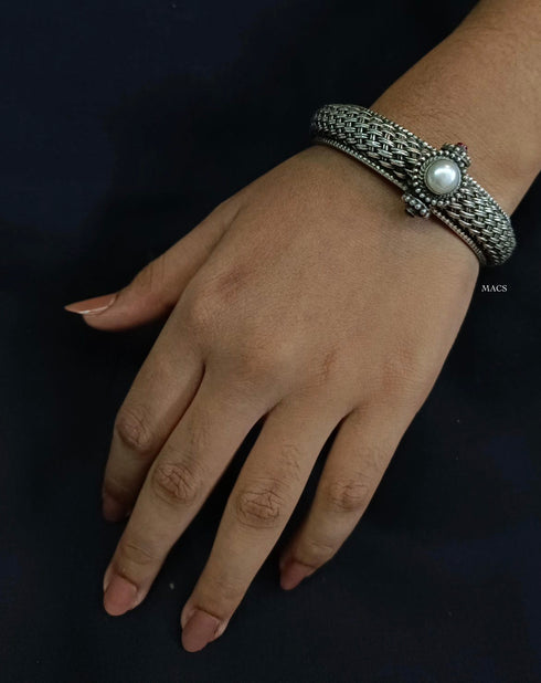 Statement Pearl Bangle (Size 2.6)