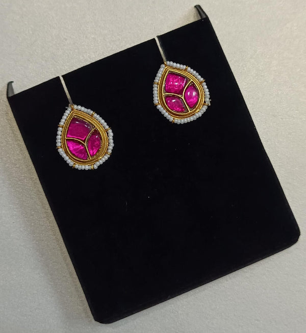 Kundan Minimalistic Pearl Studs