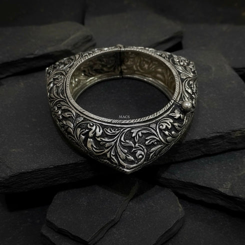 925 Triangle Silver kada