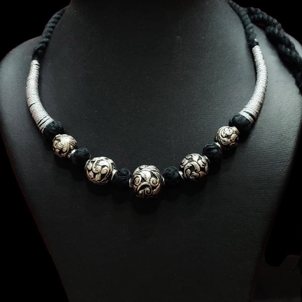 Chitai Bead Thread Necklace