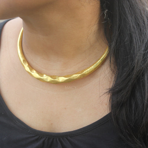 hasli necklace, hasli, dual tone, hasli designs, hasli necklace gold, hasli designs in gold, gold hasli designs with price, hasli jewellery, hasli gold, rajasthani hasli necklace, silver hasli, silver hasli necklace, hasli necklace online, hasli gold necklace, dual tone jewellery, chandi ki hasli, hasli choker, dual tone oxidised jewellery, silver hasli necklace online, dual tone necklace, hasli silver