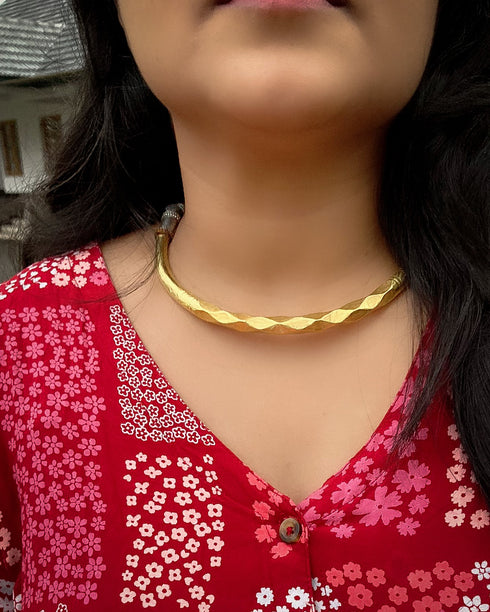 hasli necklace, hasli, dual tone, hasli designs, hasli necklace gold, hasli designs in gold, gold hasli designs with price, hasli jewellery, hasli gold, rajasthani hasli necklace, silver hasli, silver hasli necklace, hasli necklace online, hasli gold necklace, dual tone jewellery, chandi ki hasli, hasli choker, dual tone oxidised jewellery, silver hasli necklace online, dual tone necklace, hasli silver